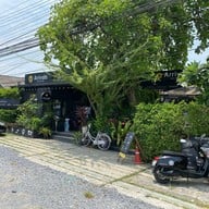 Arrivals Cafe Gallery สุวินทวงศ์
