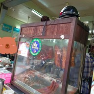 บรรยากาศ ข้าวหมูแดงสีมรกต ซอย สุกร1