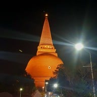 ตลาดโต้รุ่ง องค์พระปฐมเจดีย์