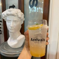 เมนูของร้าน Arrivals Cafe Gallery สุวินทวงศ์