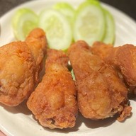 ผัดกะเพรา เฟรนช์ฟราย ไก่ทอด (aim aroi khum🍴)