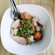 เมนูของร้าน 9 รส เย็นตาโฟ ลูกชิ้นแคะ เยาวราช Foody Farm บางใหญ่