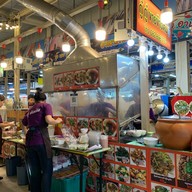 กู๋ขายข้าวต้ม ตลาดสดธนบุรี