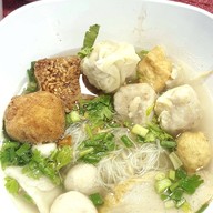 เมนูของร้าน 9 รส เย็นตาโฟ ลูกชิ้นแคะ เยาวราช Foody Farm บางใหญ่