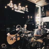 OLDER สถานีรถไฟฟ้าบีทีเอส สนามเป้าทางออกที่ 2