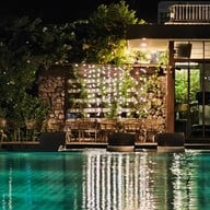 บ้านริมอ่าว