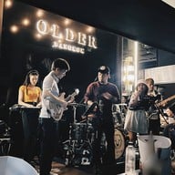 OLDER สถานีรถไฟฟ้าบีทีเอส สนามเป้าทางออกที่ 2