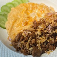 ผัดกะเพรา เฟรนช์ฟราย ไก่ทอด (aim aroi khum🍴)