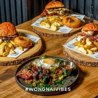 Rock Me Burgers & Bar ลอยเคราะห์