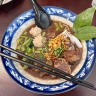 อู้ฟู่ ก๋วยเตี๋ยวเรือ x ข้าวมันไก่ประตูน้ำ -