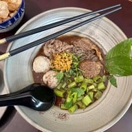 อู้ฟู่ ก๋วยเตี๋ยวเรือ x ข้าวมันไก่ประตูน้ำ -