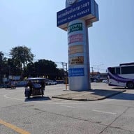 ตลาดบ้านเพ