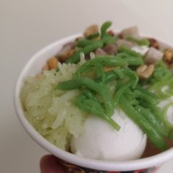 เมนูของร้าน เกี๋ยงกะทิสด ตลาดย่าโม