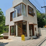 Taryn Tara Cafe & Stay