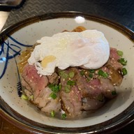 เมนูของร้าน HUGE Dining & Bar