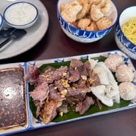 อู้ฟู่ ก๋วยเตี๋ยวเรือ x ข้าวมันไก่ประตูน้ำ -