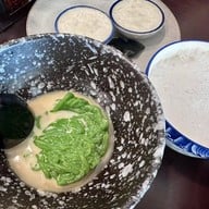 อู้ฟู่ ก๋วยเตี๋ยวเรือ x ข้าวมันไก่ประตูน้ำ -