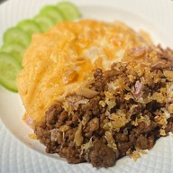 ผัดกะเพรา เฟรนช์ฟราย ไก่ทอด (aim aroi khum🍴)