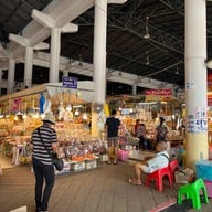 ตลาดบ้านเพ