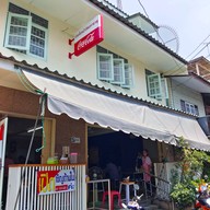 หน้าร้าน ก๋วยจั๊บหน้าวัดมหาธาตุ