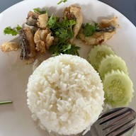 เมนูของร้าน ผัดไทยชายคลอง