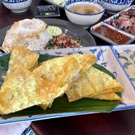 อู้ฟู่ ก๋วยเตี๋ยวเรือ x ข้าวมันไก่ประตูน้ำ -