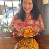 ผัดไทยประตูหลังมอ บางแสน