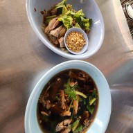 เมนูของร้าน รอเรือ ก๋วยเตี๋ยวเป็ด