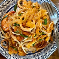ผัดไทยประตูหลังมอ บางแสน