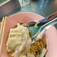 ก๋วยเตี๋ยวลูกชิ้นปลานายใบ้ บางเขน