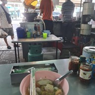 ก๋วยเตี๋ยวลูกชิ้นปลานายใบ้ บางเขน