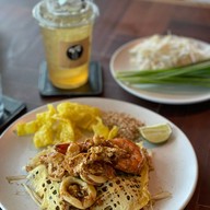 PADTHAI TONJIK RESTAURANT & CAFE