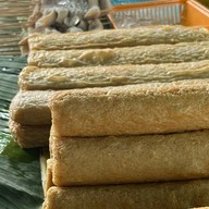 เพชร ลูกชิ้นปลา ตลาดพิบูลย์วิทย์