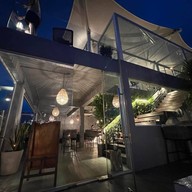 บรรยากาศ The Sundeck Phuket
