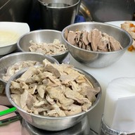 เมนูของร้าน ก๋วยจั๊บเอกไพลิน ศรีนครินทร์