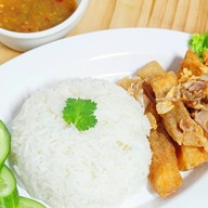 Tasty House  ข้าวผัดปลาทู สุขสวัสดิ์ 26