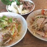 ส้มตำอมรา ศรีราชานครซอย8 & ก๋วยเตี๋ยวเนื้อ-หมู บางลำพู