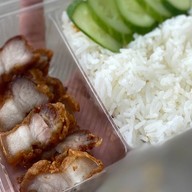 ผัดกะเพรา เฟรนช์ฟราย ไก่ทอด (aim aroi khum🍴)