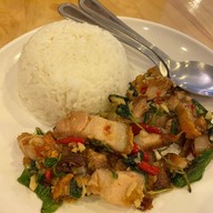 เมนูของร้าน โด๋ยหมูกรอบ