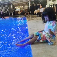 โรงแรมเรือนแพรอยัลปาร์ค