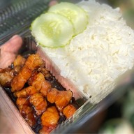 ผัดกะเพรา เฟรนช์ฟราย ไก่ทอด (aim aroi khum🍴)