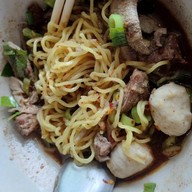 เมนูของร้าน ก๋วยเตี๋ยวเรือท่าพระ กรุงธนบุรี ชามยักษ์