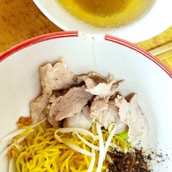 เมนูของร้าน ก๋วยเตี๋ยวเรือ ป.ประทีป  สาขาแม่อุ่นเรียน สันโค้งน้อย