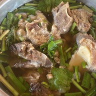 ก๋วยเตี๋ยวไข่ล้มยักษ์