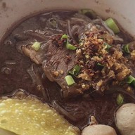 เมนูของร้าน ก๋วยเตี๋ยวเรือท่าพระ กรุงธนบุรี ชามยักษ์