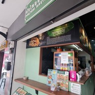 บรรยากาศ ผัดไทยแม่ทองใบ พญาไท อนุสาวรีย์ชัยสมรภูมิ- รางน้ำ