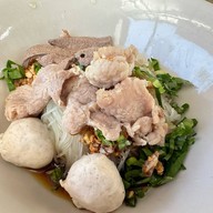 ก๋วยเตี๋ยวเรืออยุธยา ร้อยตะกร้อ อุดรธานี