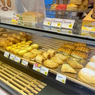 kanom ดิ แอลลี่ รามอินทรา