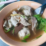 เมนูของร้าน เจ๊ตุ๋ย ต้มเลือดหมู ซอยพหลโยธิน1