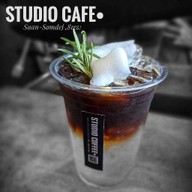 Studio Coffee• (กาแฟ ชา มัทฉะ นมสด & ขนมปังทานเล่น)